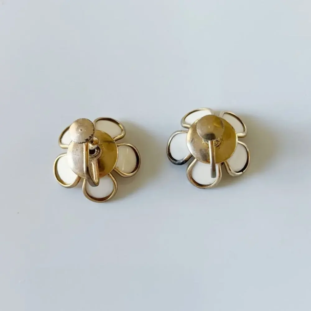 Vintage 1940s Milk Glass Floral Screw-Back Earrings Gold Tone